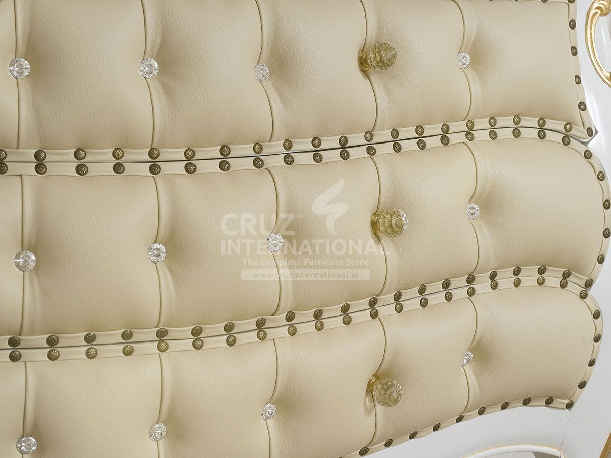 Classic Lawrence Side Table | Standard CRUZ INTERNATIONAL