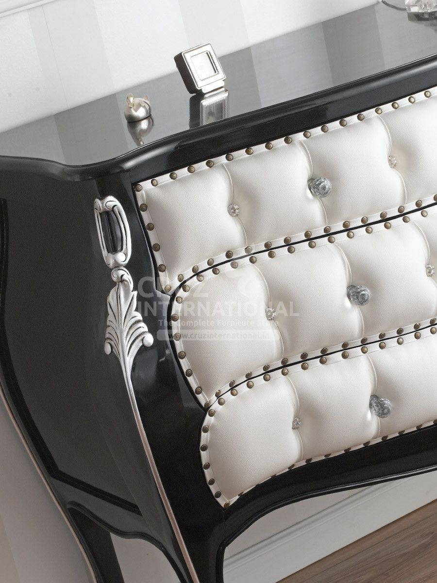 Classic Edwin Side Table | Standard CRUZ INTERNATIONAL