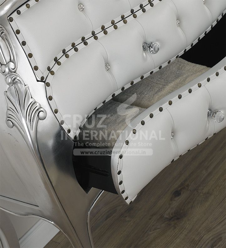 Classic Lawrence Side Table | Standard CRUZ INTERNATIONAL