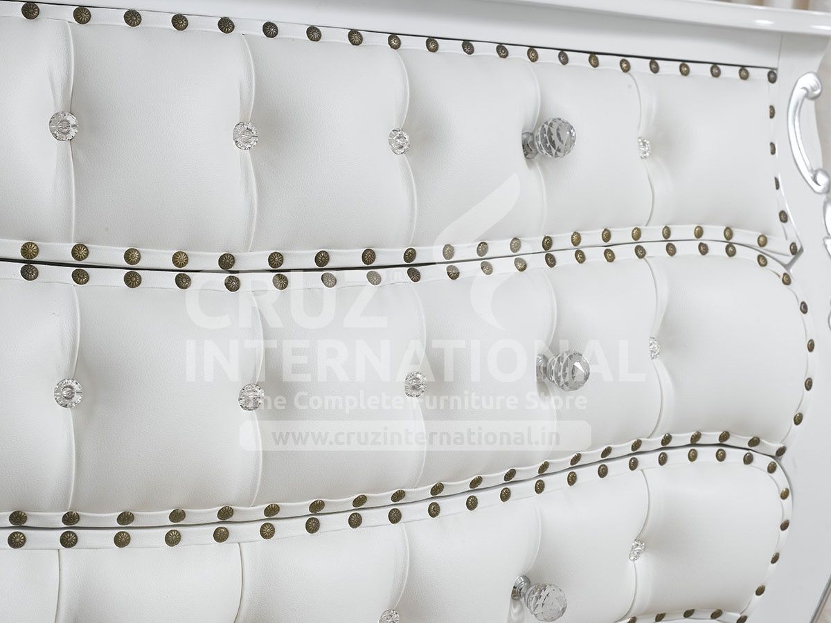 Classic Lawrence Side Table | Standard CRUZ INTERNATIONAL