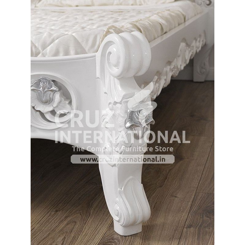 Maharaja Michele White Carving Bed CRUZ INTERNATIONAL