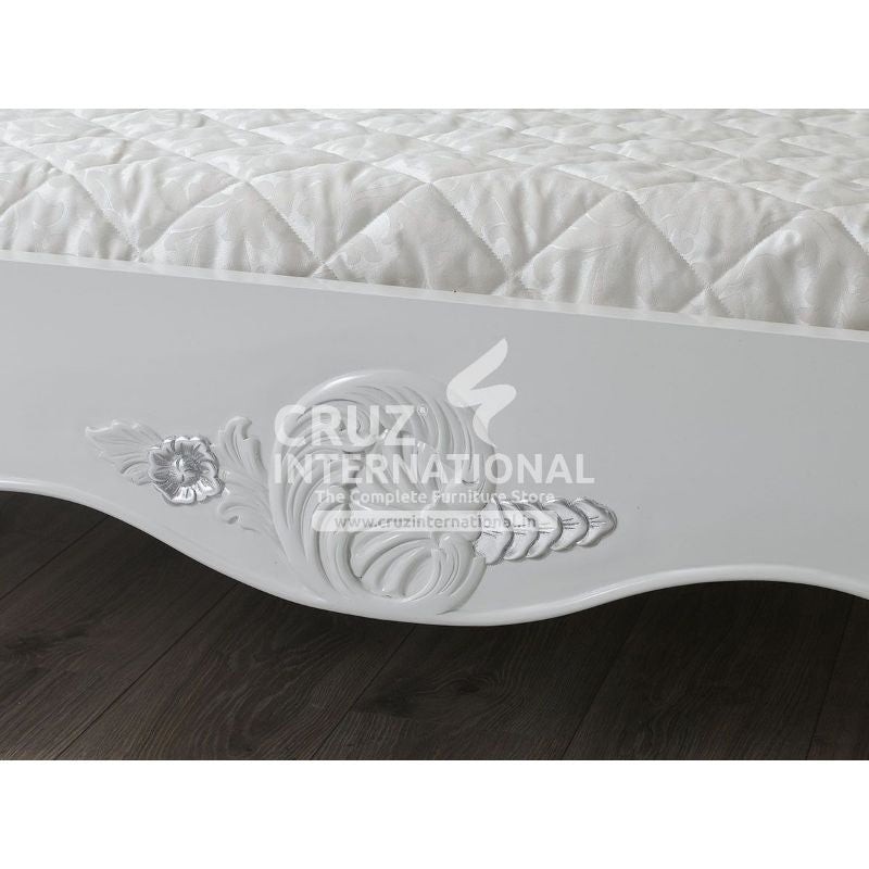Maharaja Aurora Carving Bed CRUZ INTERNATIONAL