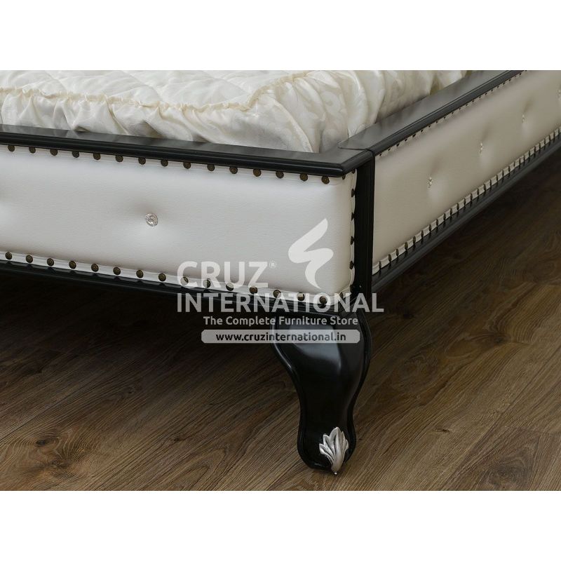 Maharaja Alejandro Carving Bed CRUZ INTERNATIONAL
