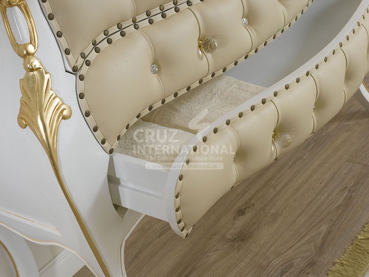 Classic Lawrence Side Table | Standard CRUZ INTERNATIONAL