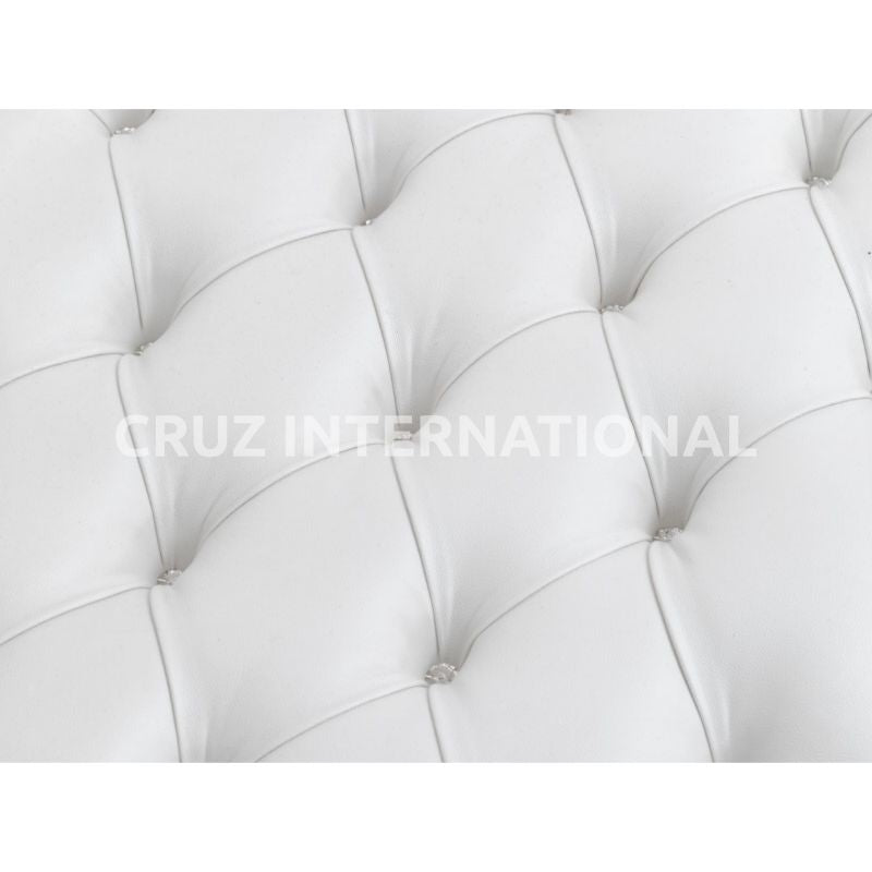 Classic Ezra Carving Settee | Standard CRUZ INTERNATIONAL