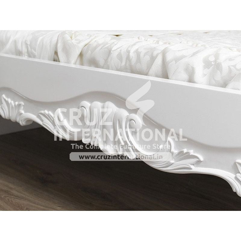Maharaja Michele White Carving Bed CRUZ INTERNATIONAL