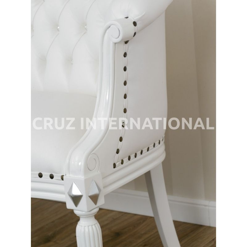 Classic James Carving Settee | Standard CRUZ INTERNATIONAL