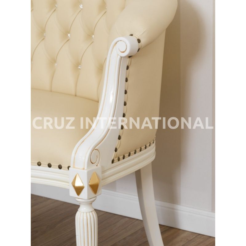 Classic James Carving Settee | Standard CRUZ INTERNATIONAL
