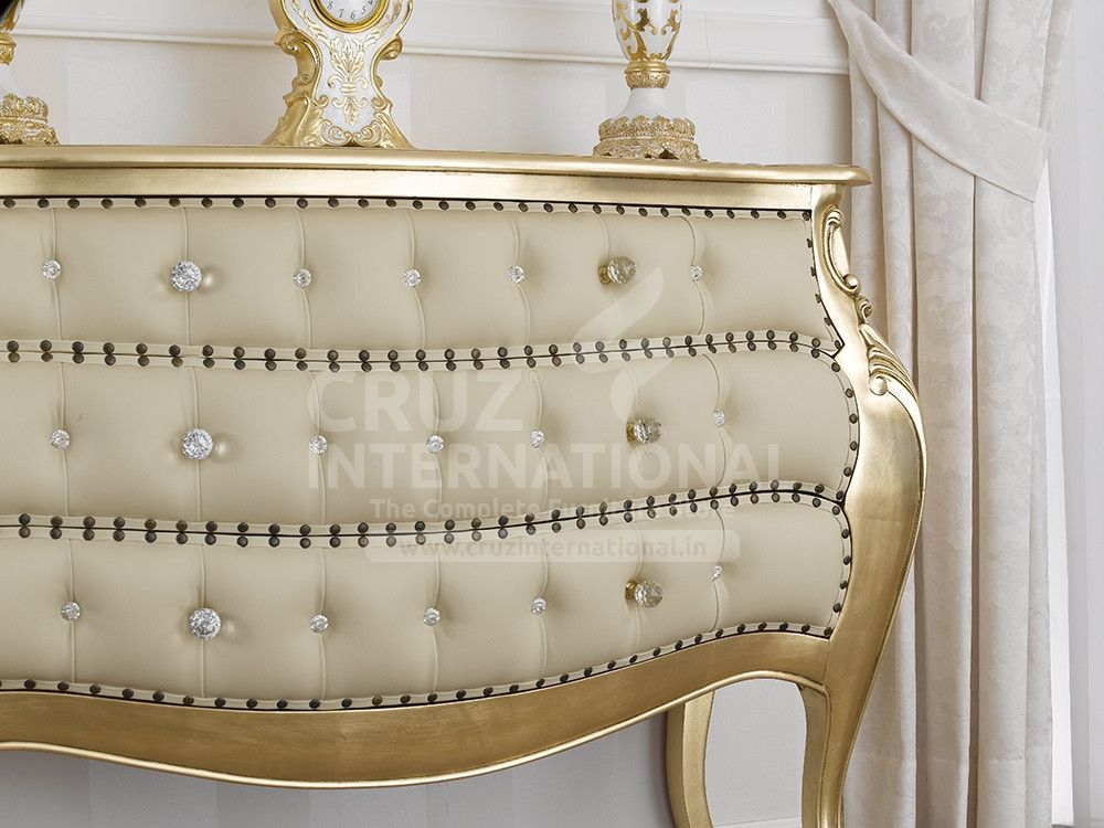 Classic Lawrence Side Table | Standard CRUZ INTERNATIONAL