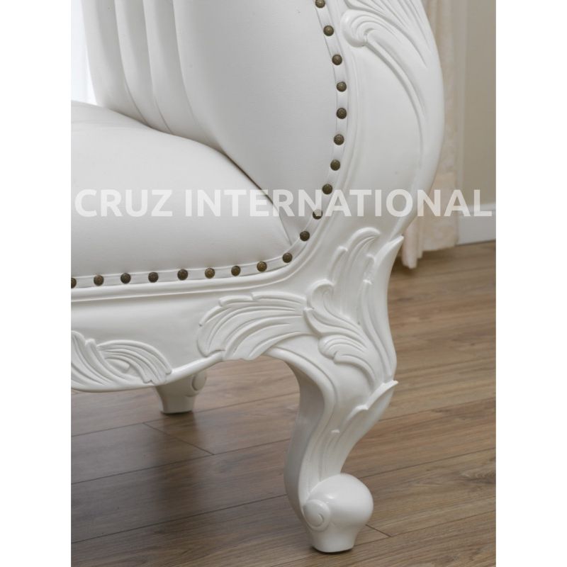 Classic Ezra Carving Settee | Standard CRUZ INTERNATIONAL