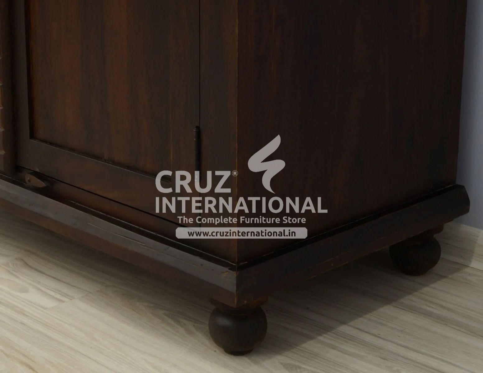 Classic Esperanza Almirah & Wardrobe | Standard | CRUZ INTERNATIONAL