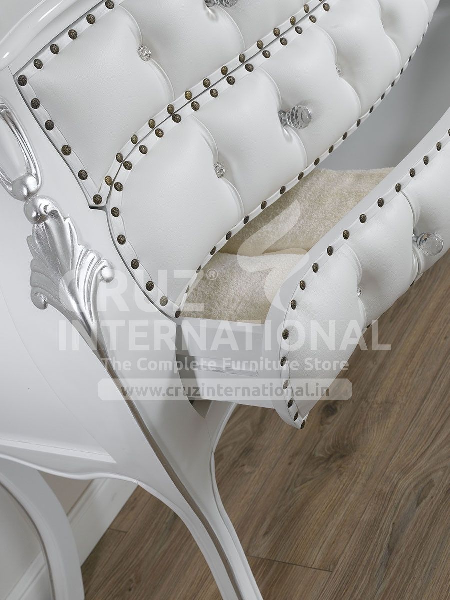 Classic Lawrence Side Table | Standard CRUZ INTERNATIONAL