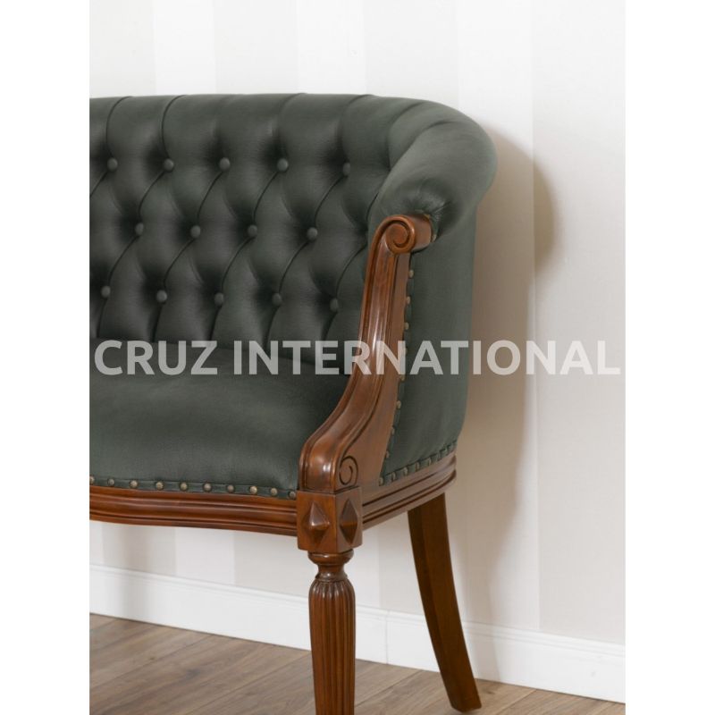 Classic James Carving Settee | Standard CRUZ INTERNATIONAL
