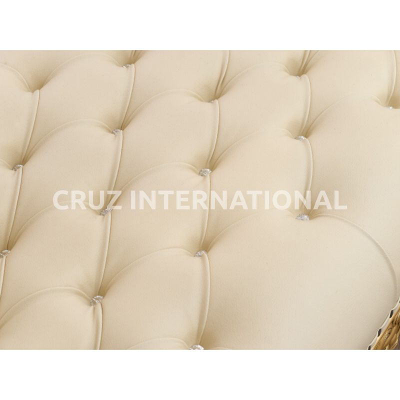 Classic Ezra Carving Settee | Standard CRUZ INTERNATIONAL