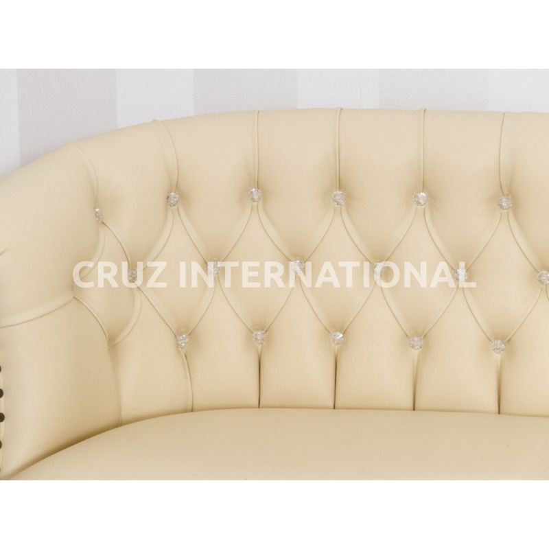 Classic James Carving Settee | Standard CRUZ INTERNATIONAL