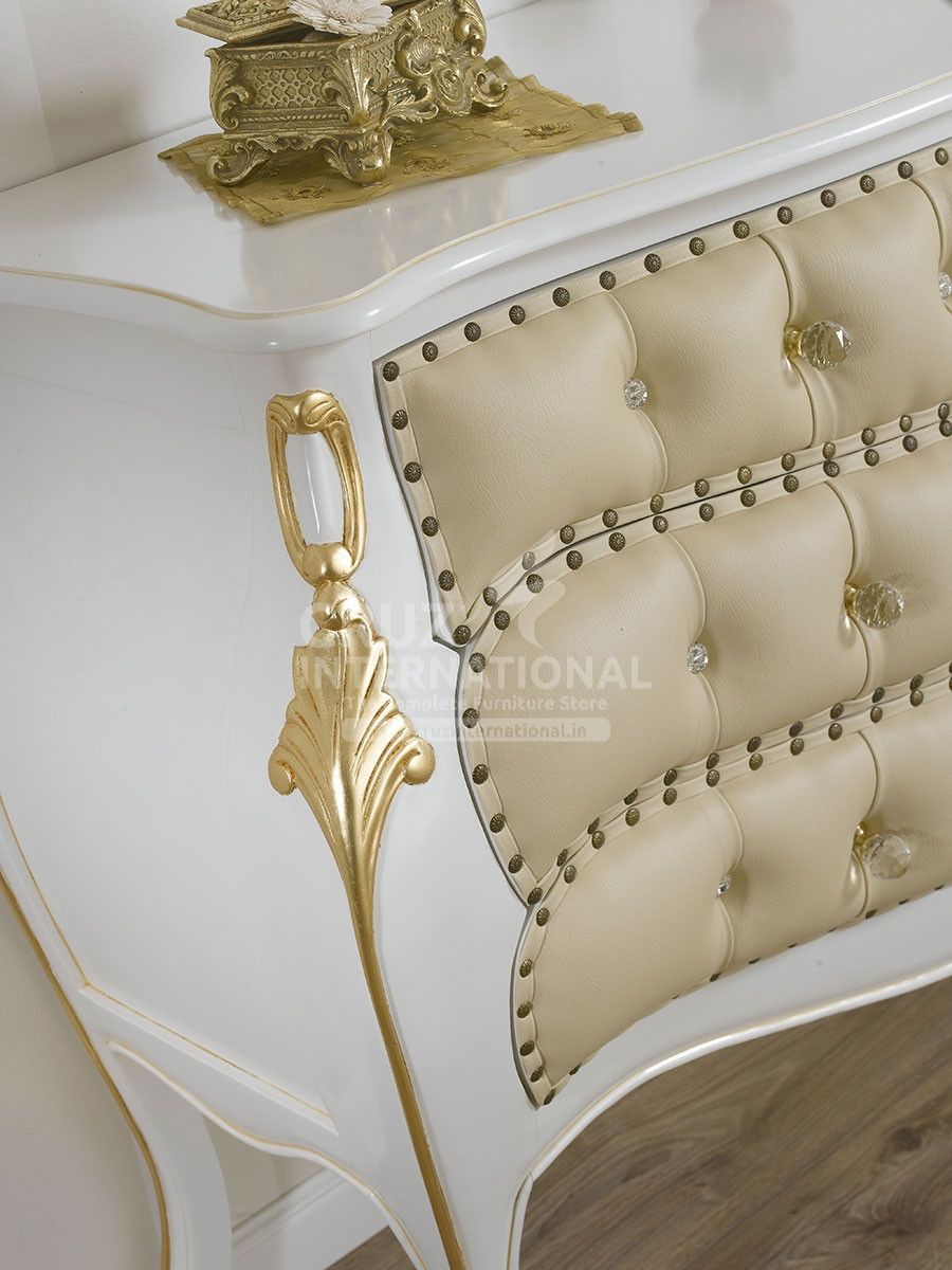 Classic Lawrence Side Table | Standard CRUZ INTERNATIONAL