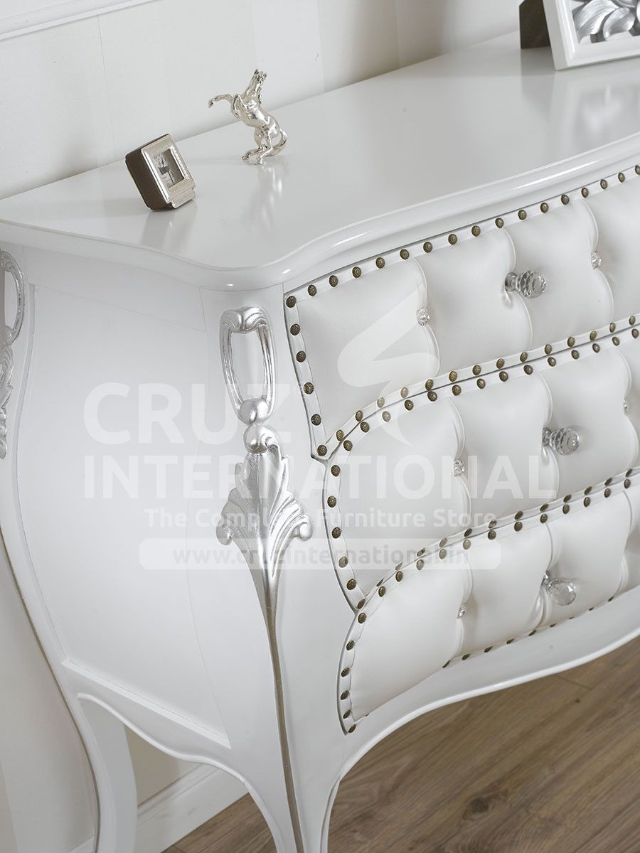 Classic Lawrence Side Table | Standard CRUZ INTERNATIONAL