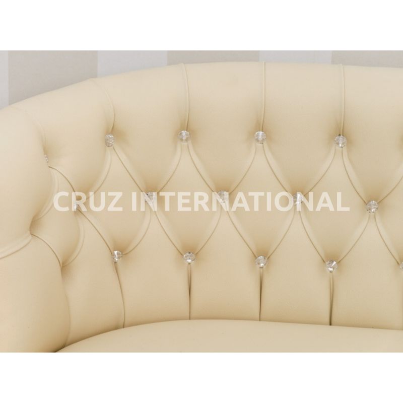 Classic James Carving Settee | Standard CRUZ INTERNATIONAL