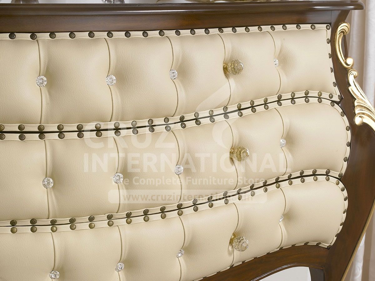 Classic Lawrence Side Table | Standard CRUZ INTERNATIONAL