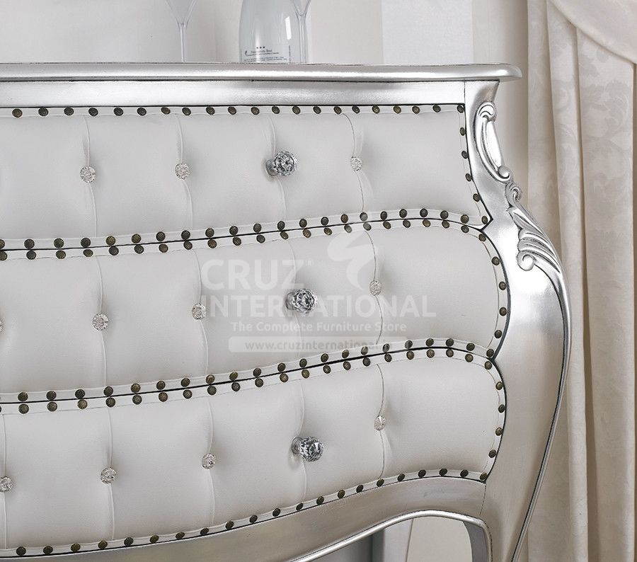 Classic Lawrence Side Table | Standard CRUZ INTERNATIONAL