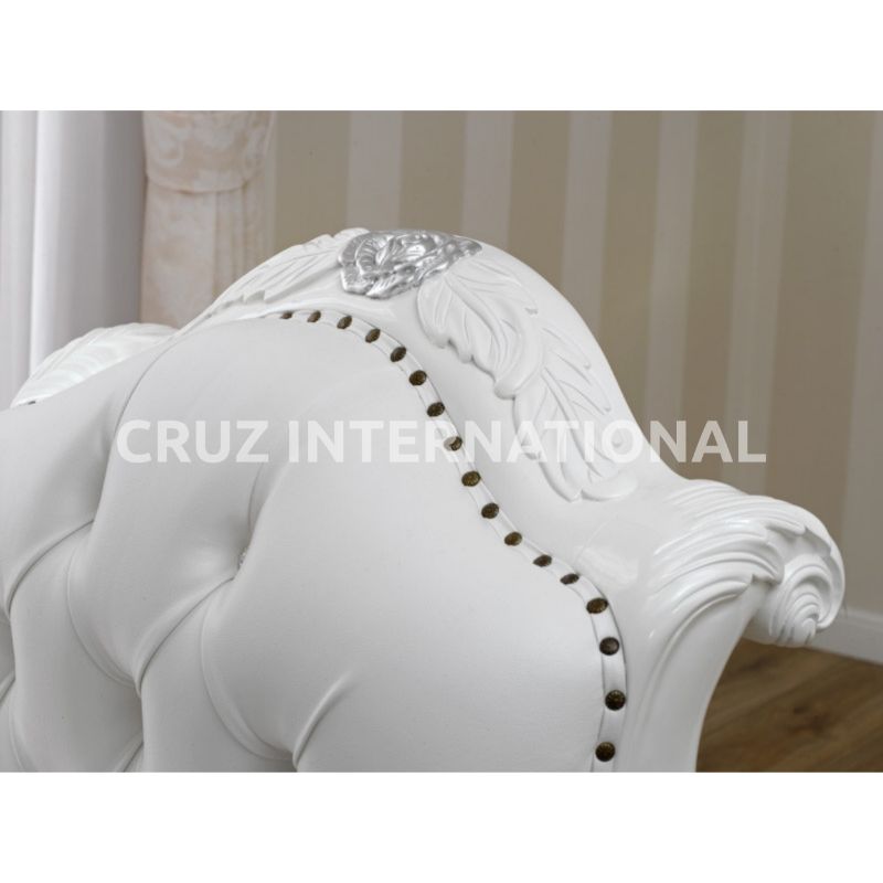 Classic Ezra Carving Settee | Standard CRUZ INTERNATIONAL