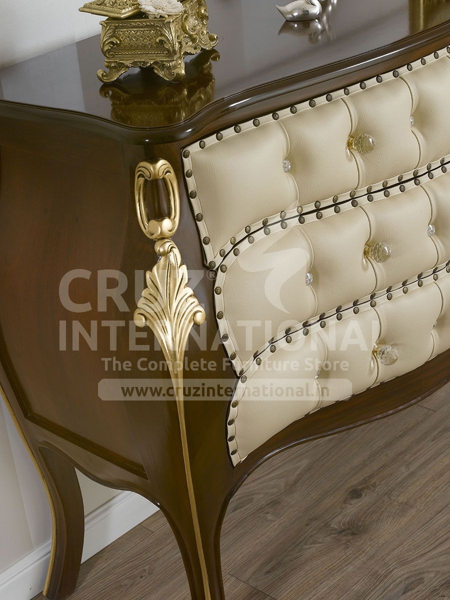 Classic Lawrence Side Table | Standard CRUZ INTERNATIONAL