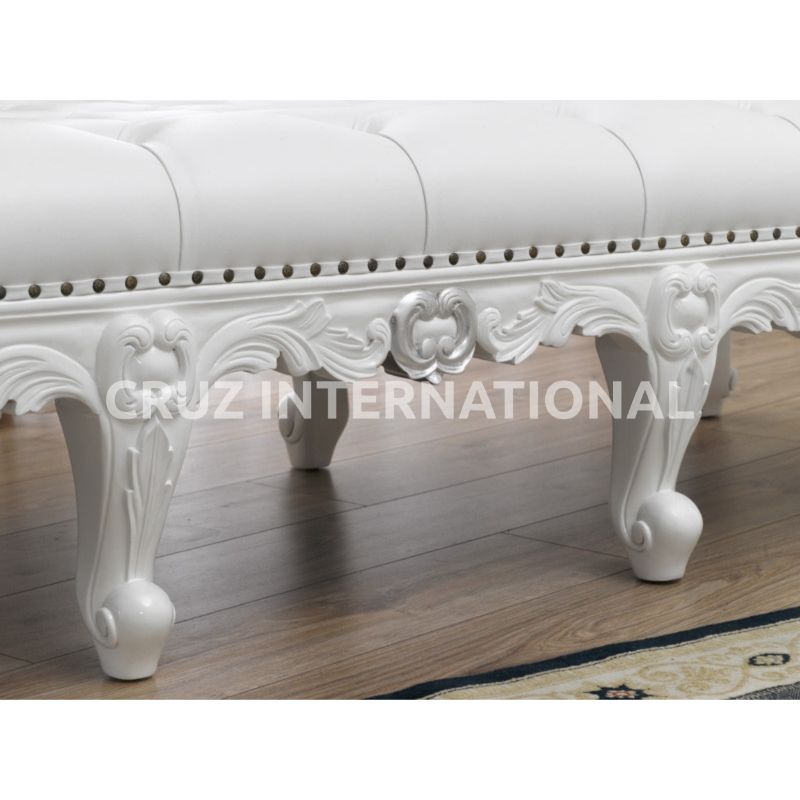 Classic Ezra Carving Settee | Standard CRUZ INTERNATIONAL