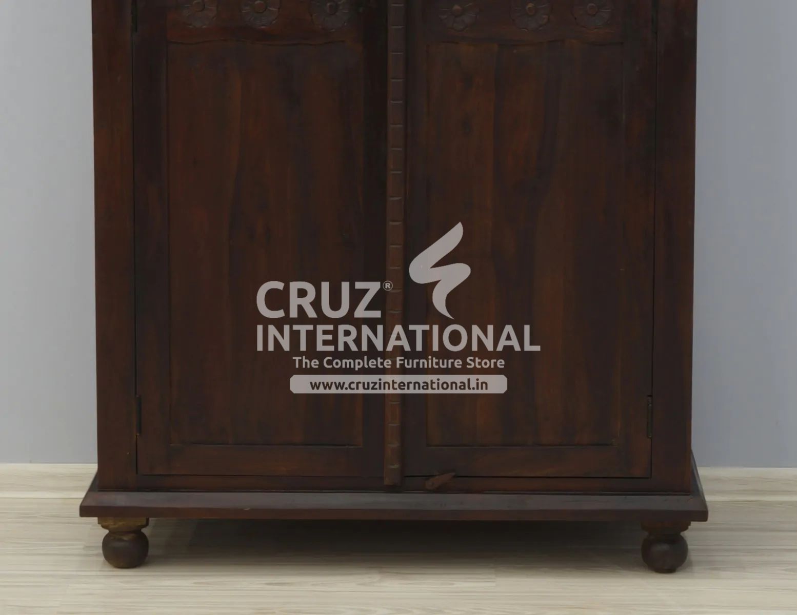 Classic Esperanza Almirah & Wardrobe | Standard | CRUZ INTERNATIONAL