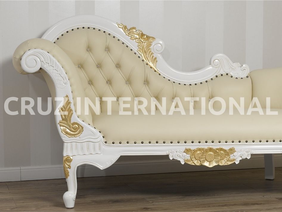 Classic Emilio Carving Settee | Standard CRUZ INTERNATIONAL