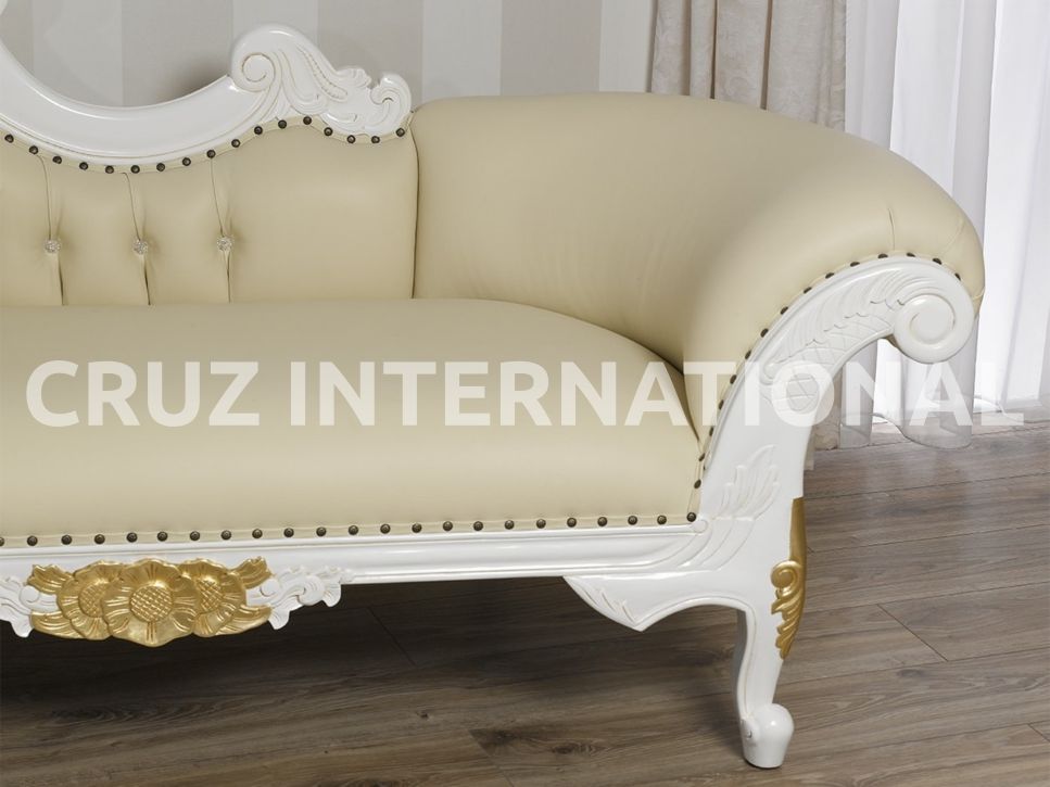 Classic Emilio Carving Settee | Standard CRUZ INTERNATIONAL
