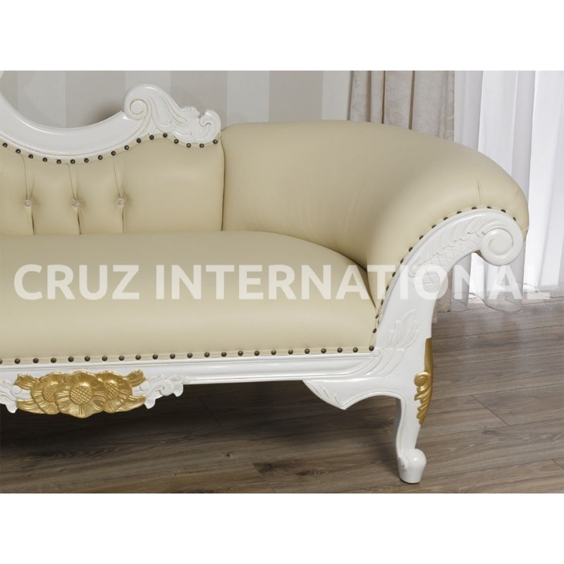 Classic Emilio Carving Settee | Standard CRUZ INTERNATIONAL