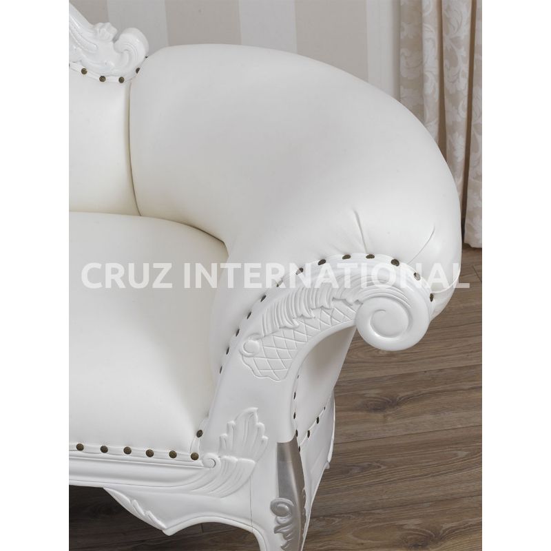Classic Emilio Carving Settee | Standard CRUZ INTERNATIONAL