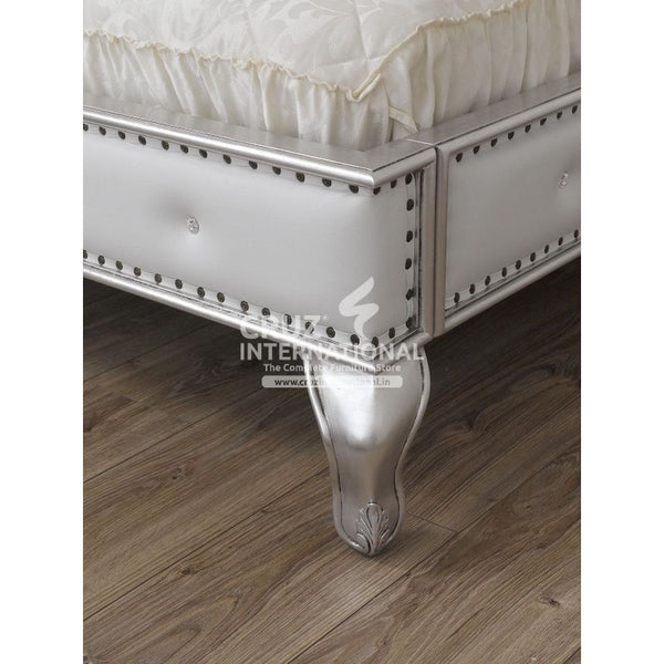 Maharaja Bianca Carving Bed CRUZ INTERNATIONAL