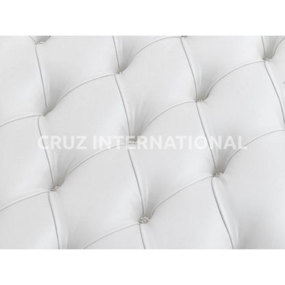 Classic Ezra Carving Settee | Standard CRUZ INTERNATIONAL