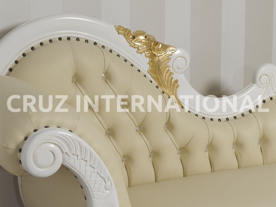 Classic Emilio Carving Settee | Standard CRUZ INTERNATIONAL