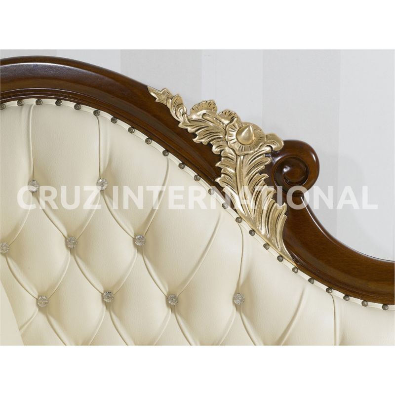Classic Emilio Carving Settee | Standard CRUZ INTERNATIONAL