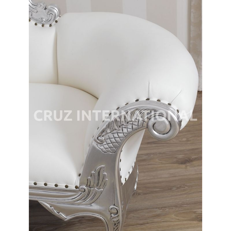 Classic Emilio Carving Settee | Standard CRUZ INTERNATIONAL