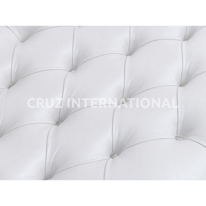 Classic Ezra Carving Settee | Standard CRUZ INTERNATIONAL
