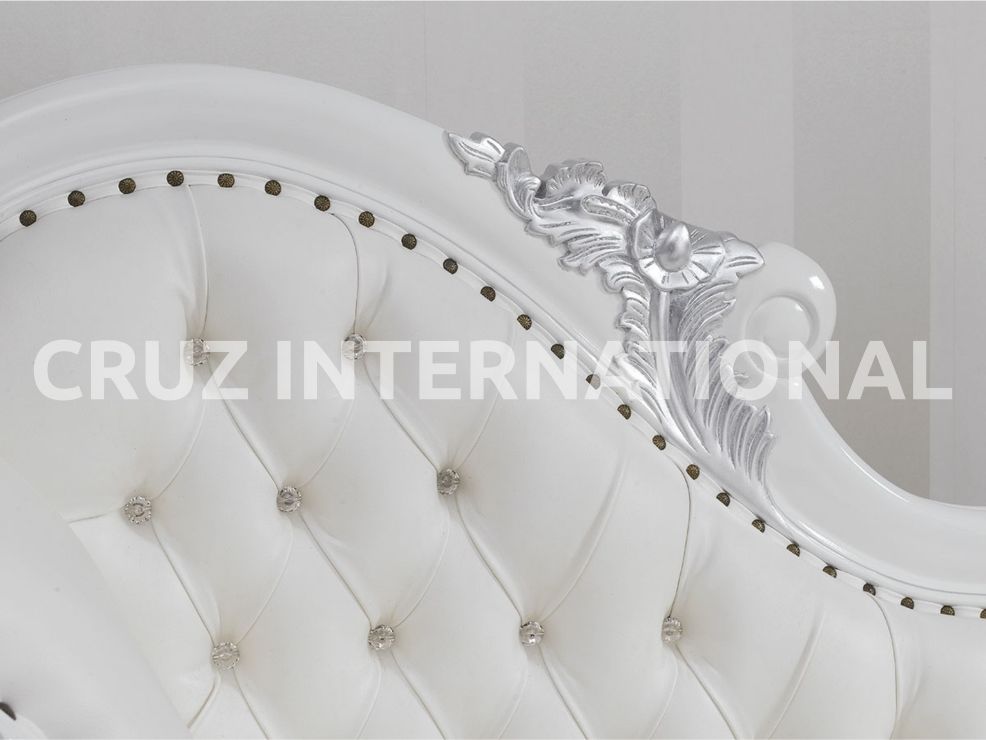 Classic Emilio Carving Settee | Standard CRUZ INTERNATIONAL